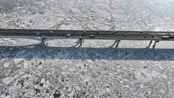 꽁꽁 얼어붙은 한강