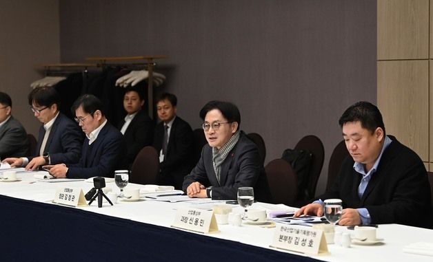 지역 AX 간담회 주재하는 김정관 장관