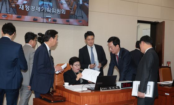 이혜훈 장관 후보자 자료제출 요구하는 여야