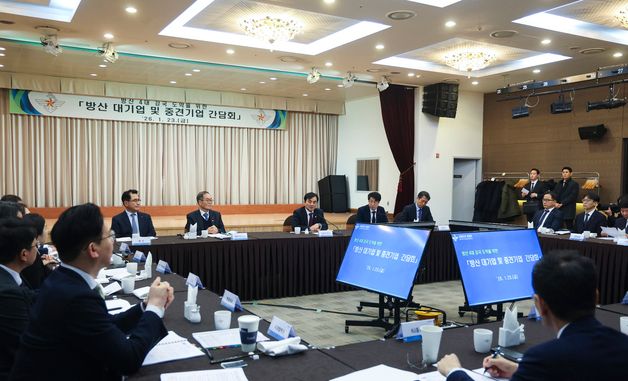 인사말하는 안규백 장관