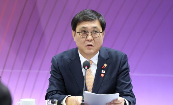 발언하는 최휘영 문체부 장관