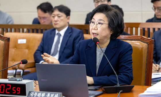 질의 답변하는 이혜훈 후보자