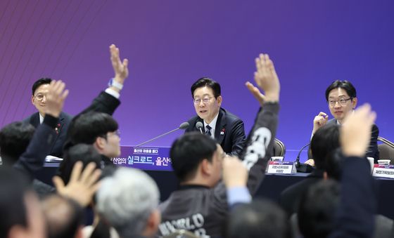 발언권 요청받는 이재명 대통령