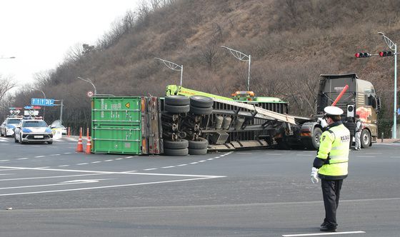 대구 범안삼거리 25톤 트레일러 전도
