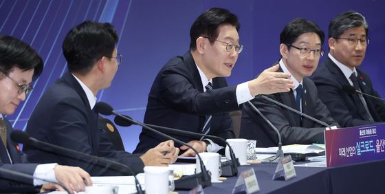 질문자 지정하는 이재명 대통령