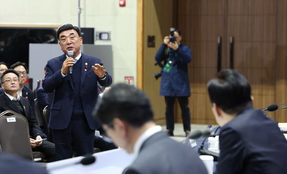 답변하는 김두겸 울산시장