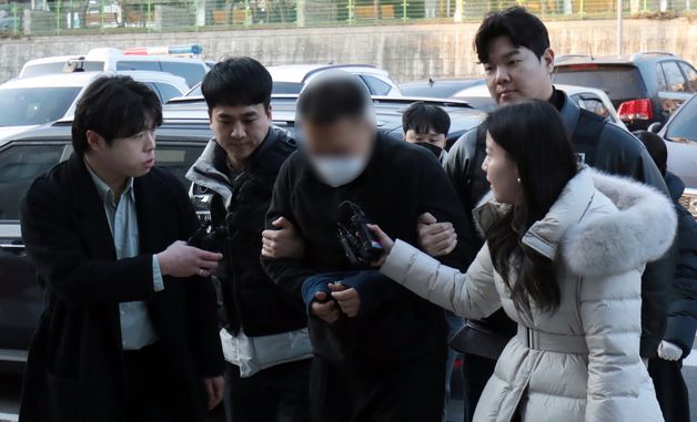 캄보디아 로맨스스캠 한국인 총책 부부 송환