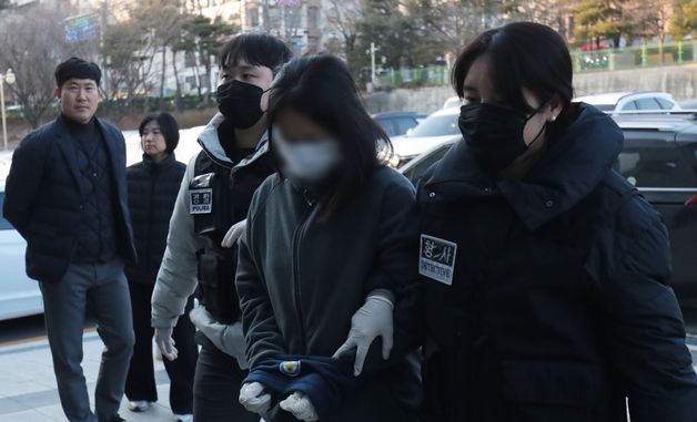 캄보디아 한국인 총책 부부 국내 송환