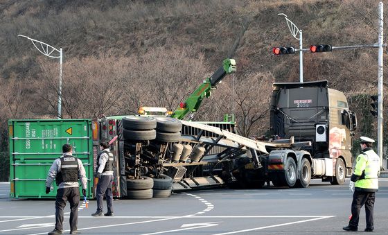 대구 범안삼거리 트레일러 전도 사고