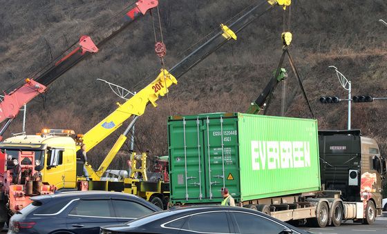 크레인 3대 동원된 트레일러 전도 사고수습