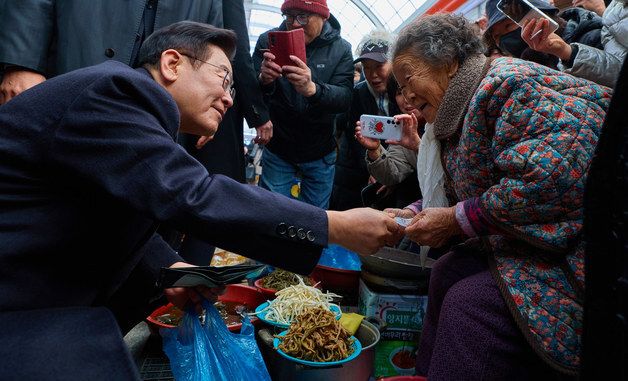 남창옹기종기시장 찾은 이재명 대통령