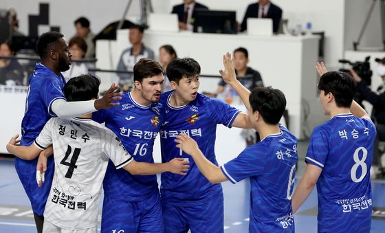 환호하는 한국전력