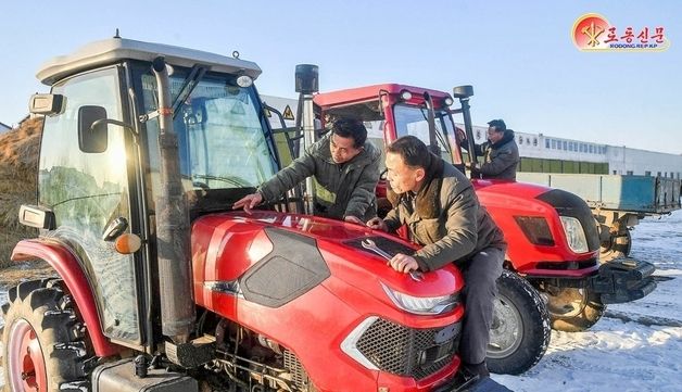 北 문덕군 립석농장 "농기계 정비 책임적으로 진행" 선전
