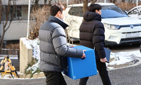 경찰, '공천헌금 의혹' 김경 주거지 등 5곳 압수수색