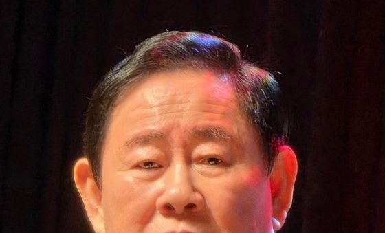 출판기념회서 북콘서트하는 최경환 전 부총리