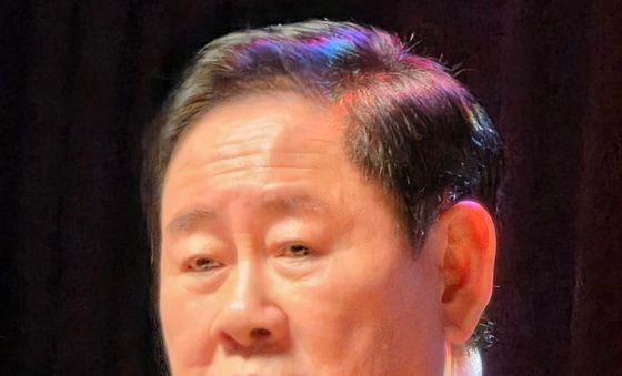 출판기념회서 북콘서트하는 최경환 전 부총리