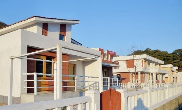 北 강원 김화군서 살림집 입사모임 진행…"새시대 농촌문명"