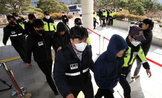 구속 전 피의자 심문 출석하는 캄보디아 사기 조직