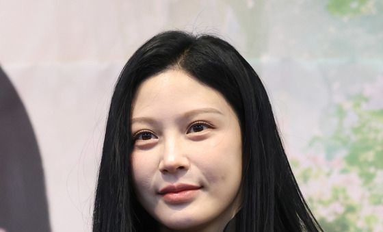 조국 대표 딸 조민, 두 번째 책 출간…팬들과 만남