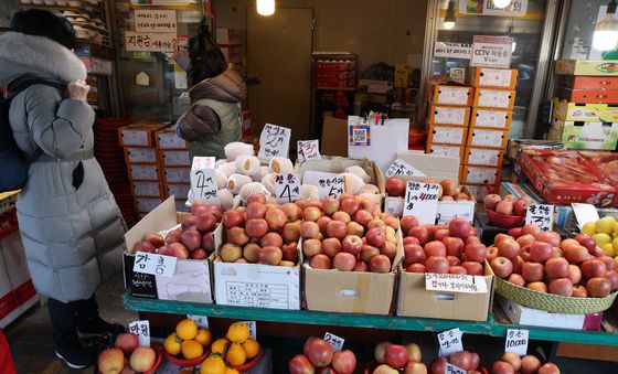 설 물가 부담 줄어…차례상 비용 전년 대비 하락