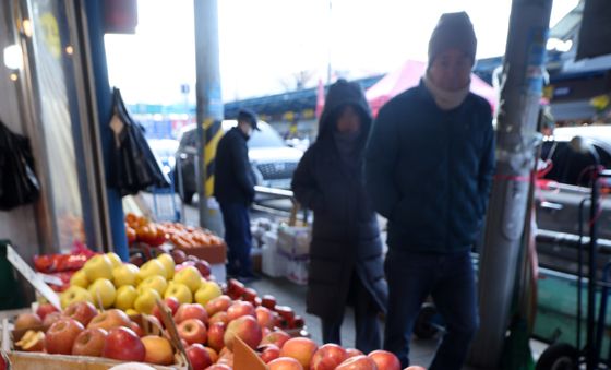 전통시장·마트 모두 설 차례상 비용 내려