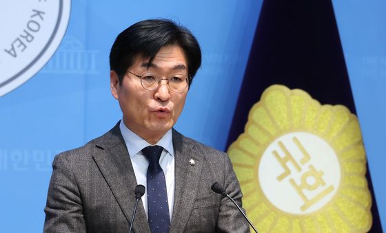 이혜훈 지명 철회 관련 브리핑하는 박해철 대변인