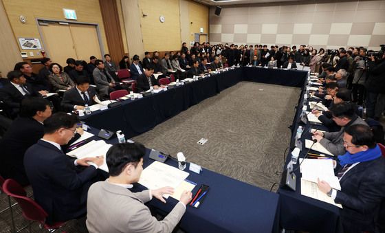 특별법 제정 위해 머리 맞대는 시도지사와 관계자들