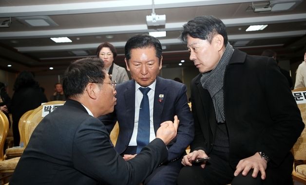 이해찬 전 총리 별세…침통한 표정의 정청래 대표