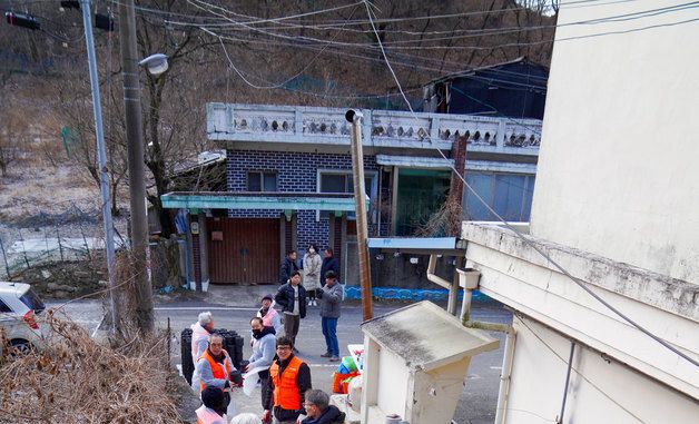 한국타이어, 지역 상생 가치 실현 위한 '사랑의 연탄 릴레이' 진행