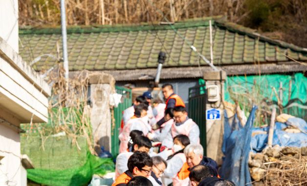 한국타이어, 지역 상생 가치 실현 위한 '사랑의 연탄 릴레이' 진행