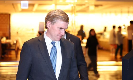 콜비 미국 국방차관, 조현 외교장관과 조찬회동