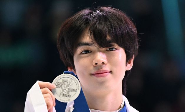 4대륙 선수권대회 은메달 차지한 '차준환'