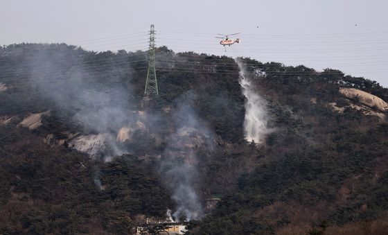 서울 수락산 화재 '막바지 진화작업'