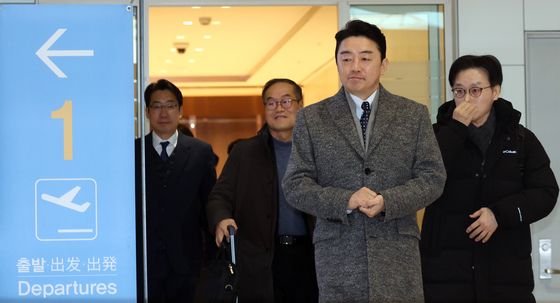 잠수함 사업 논의 위해 캐나다로 떠나는 정부