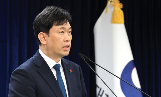 브리핑하는 윤민호 통일부 대변인