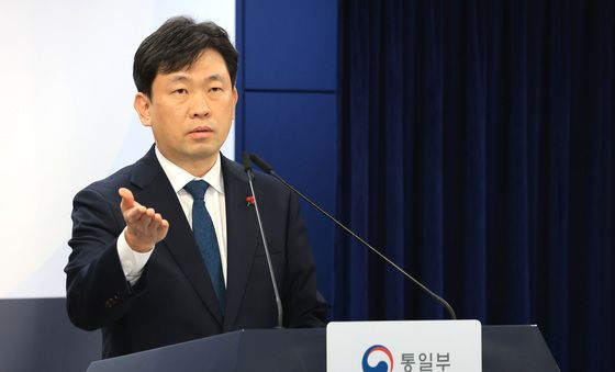 정례브리핑하는 윤민호 통일부 대변인