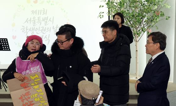 아수라장 된 '학생인권의 날 기념식'