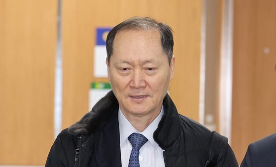 법정으로 향하는 이완규 전 법제처장