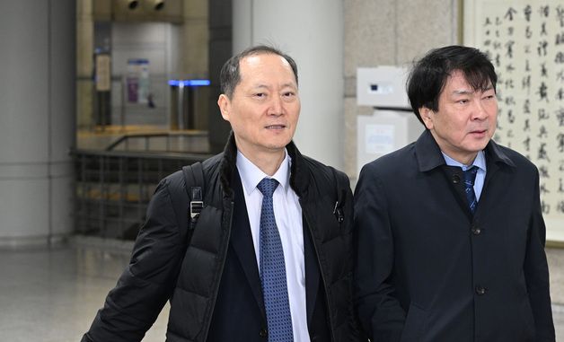 법정 출석하는 이완규 전 법제처장