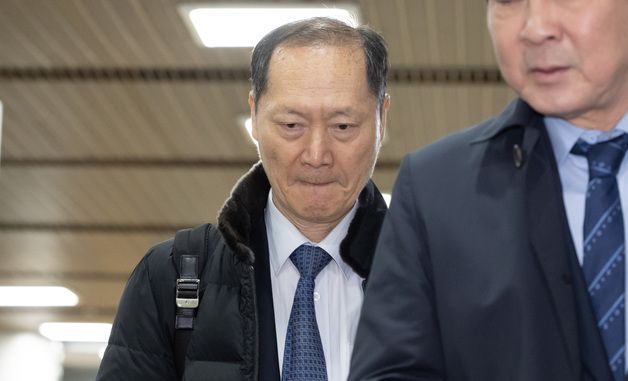 첫 공판 출석하는 이완규 전 법제처장