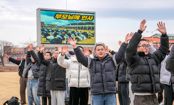 '어머니 아버지 잘 다녀오겠습니다'