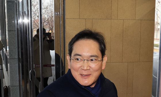 이재용 회장 미국으로 출국···'이건희 컬렉션' 첫 해외 전시