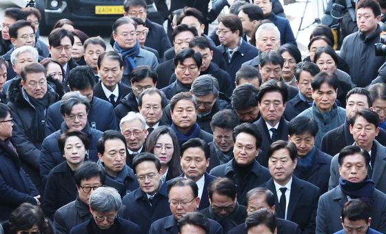 고 이해찬 전 총리 운구행렬 따르는 국회의장과 국무총리