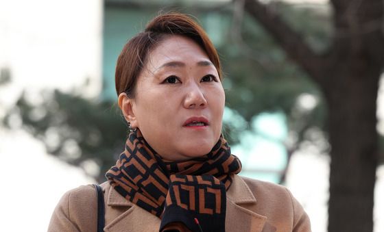 공익제보자 강혜경, 참고인 조사 위해 경찰 출석