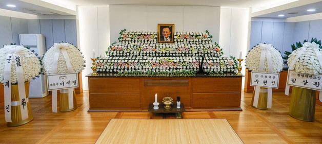 故 이해찬 빈소에 놓인 이재명 대통령 근조화환
