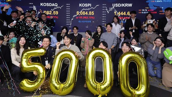 코스피, 첫 종가 '오천피' 달성