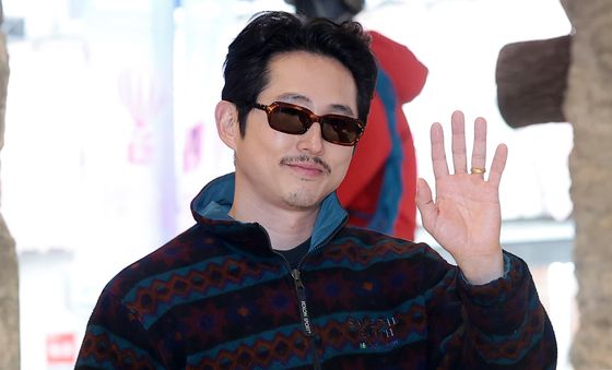 스티븐 연, 달콤한 미소