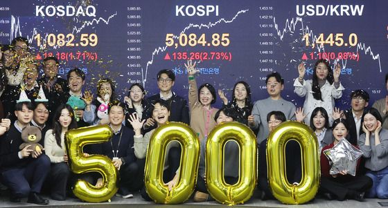 코스피, 사상 첫 마감 기준 5000선 돌파