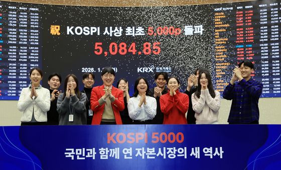 사상 최초 오천피 마감