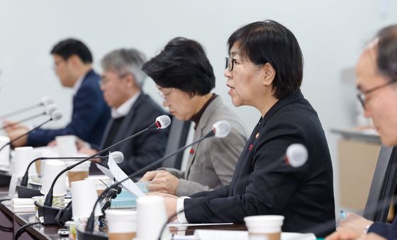 인사말하는 정은경 장관